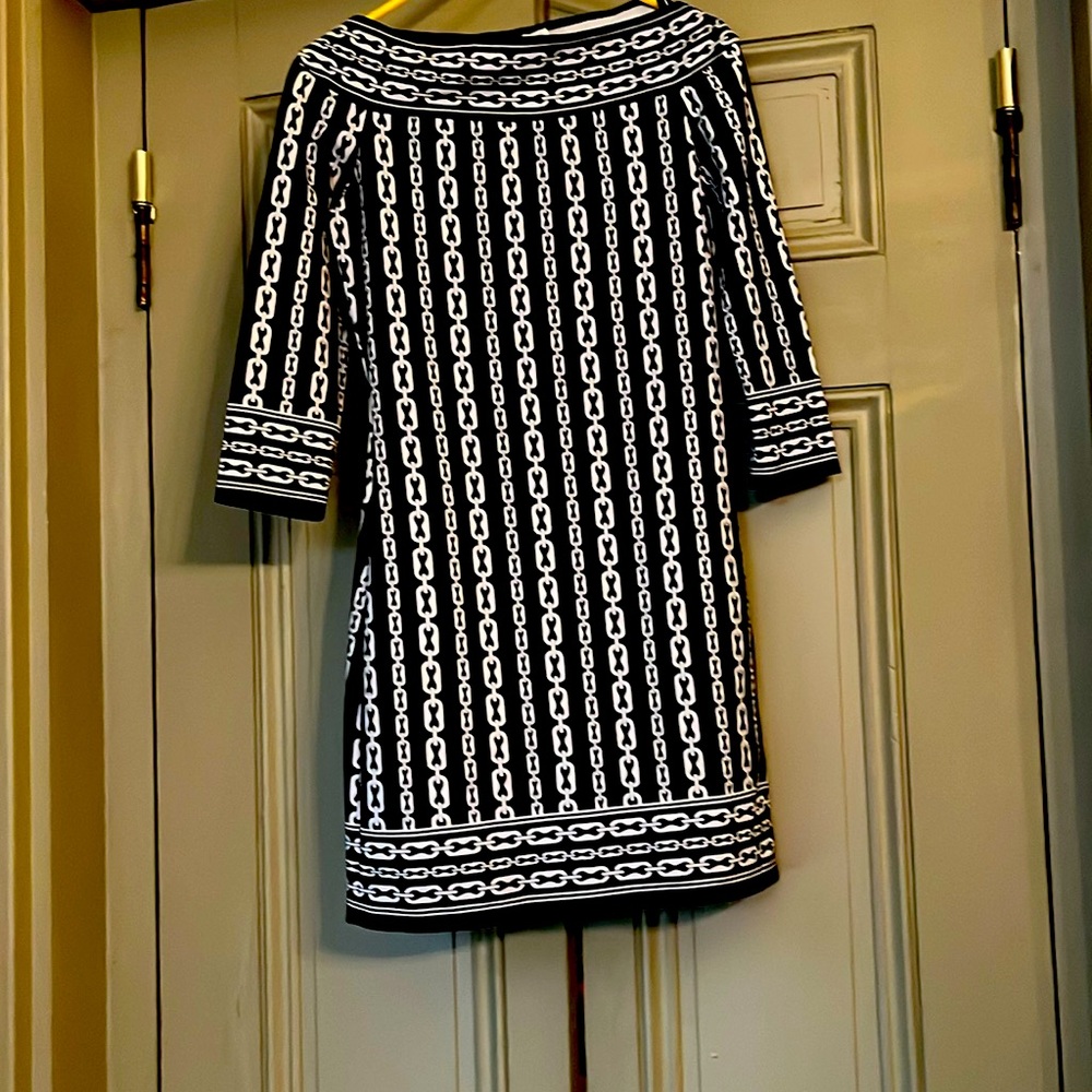 Black 3/4 sleeve white chain design boat neck Women’s dress Max Studios